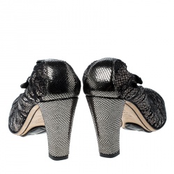 Pre Owned Chanel Metallic Silver and Black Fabric Scrunch Pumps Size 36 