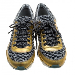 مملوكة مسبقًا حذاء رياضي شانيل تويد وجلد ميتاليك مقاس 40.5