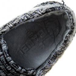 مملوكة مسبقًا حذاء رياضي شانيل تويد وجلد ميتاليك مقاس 40.5