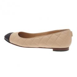 مملوكة مسبقًا Chanel Beige and Black Quilted Leather Ballet Flats Size 35