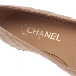 مملوكة مسبقًا Chanel Beige and Black Quilted Leather Ballet Flats Size 35