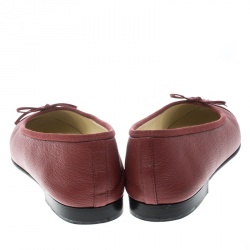 Pre Owned حذاء باليرينا فلات شانيل جلد أحمر مقدمة CC بفيونكة مقاس 40.5