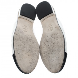 مملوكة مسبقًا Chanel White//Black Quilted Leather and Grosgrain Fabric Mules Size 38