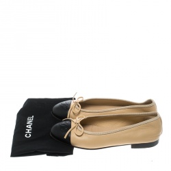 Pre Owned Chanel Two Tone Leather CC Cap Toe Bow Ballet Flats Size 35.5