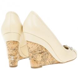 مملوكة مسبقًا Chanel Beige Leather Flower Embellished Wedge Pumps Size 39.5
