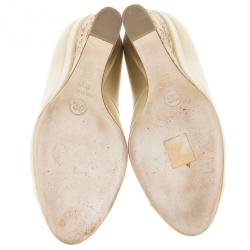 مملوكة مسبقًا Chanel Beige Leather Flower Embellished Wedge Pumps Size 39.5
