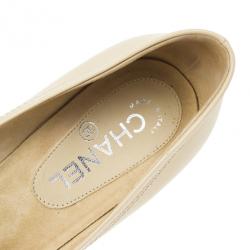 مملوكة مسبقًا Chanel Beige Leather Flower Embellished Wedge Pumps Size 39.5