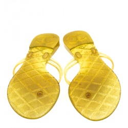 مملوكة مسبقًا صندل شانيل فلات كاميليا CC جيلي أصفر مقاس 37