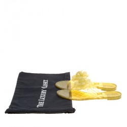 مملوكة مسبقًا صندل شانيل فلات كاميليا CC جيلي أصفر مقاس 37