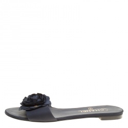 Pre Owned Chanel Oxford Blue Canvas CC Camellia Flat Slides Size 39