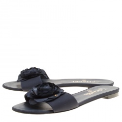 Pre Owned Chanel Oxford Blue Canvas CC Camellia Flat Slides Size 39