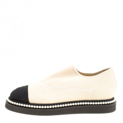 مملوكة مسبقًا Chanel Cream/Black Knit Fabric Faux Pearl Slip On Platform Flats Size 39