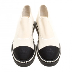 مملوكة مسبقًا Chanel Cream/Black Knit Fabric Faux Pearl Slip On Platform Flats Size 39