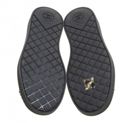 مملوكة مسبقًا Chanel Cream/Black Knit Fabric Faux Pearl Slip On Platform Flats Size 39