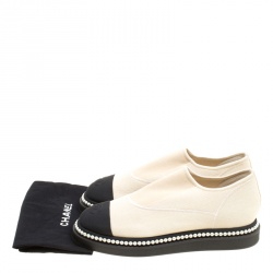 مملوكة مسبقًا Chanel Cream/Black Knit Fabric Faux Pearl Slip On Platform Flats Size 39