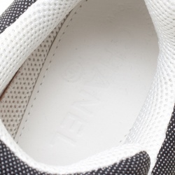 مملوكة مسبقًا حذاء رياضي شانيل CC كانفاس مونوكرومي وسويدي بأربطة مقاس 39