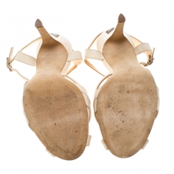 مملوكة مسبقًا صندل شانيل زخرفة CC مقدمة مفتوحة سيور متعاكسة جلد كريمي مقاس 38