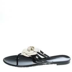 مملوكة مسبقًا Chanel Monochrome Jelly Camellia Thong Sandals Size 38