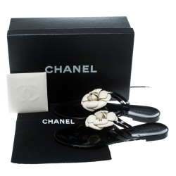 مملوكة مسبقًا Chanel Monochrome Jelly Camellia Thong Sandals Size 38