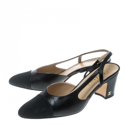 مملوكة مسبقًا صندل شانيل فتحة كعب غطاء مقدمة قماش أسود وجلد بيج مقاس 37