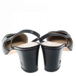 مملوكة مسبقًا صندل شانيل فتحة كعب غطاء مقدمة قماش أسود وجلد بيج مقاس 37