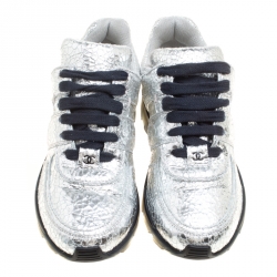 Pre Owned حذاء رياضي شانيل جلد مشقق فضي ميتالك مقاس 39.5