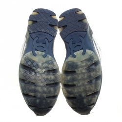 Pre Owned حذاء رياضي شانيل جلد مشقق فضي ميتالك مقاس 39.5