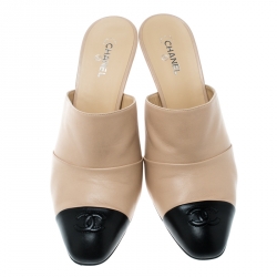Pre Owned Chanel Beige/Black Leather Cap Toe Mules Size 41.5