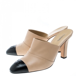Pre Owned Chanel Beige/Black Leather Cap Toe Mules Size 41.5