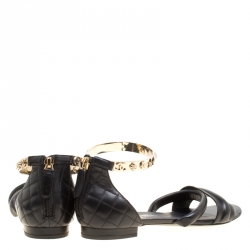 مملوكة مسبقًا Chanel Black Quilted Leather Charm Embellished Sandals Size 39