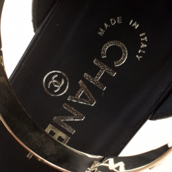 مملوكة مسبقًا Chanel Black Quilted Leather Charm Embellished Sandals Size 39