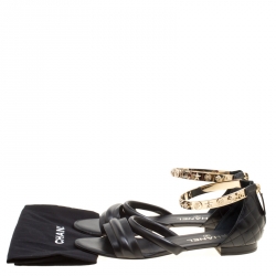 مملوكة مسبقًا Chanel Black Quilted Leather Charm Embellished Sandals Size 39
