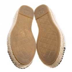 Pre Owned حذاء إسبادريلز شانيل غطاء مقدمة CC جلد أسود/ أبيض مقاس 36