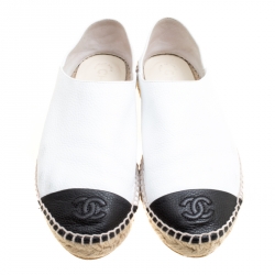 Pre Owned حذاء إسبادريلز شانيل غطاء مقدمة CC جلد أسود/ أبيض مقاس 36