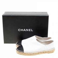 Pre Owned حذاء إسبادريلز شانيل غطاء مقدمة CC جلد أسود/ أبيض مقاس 36