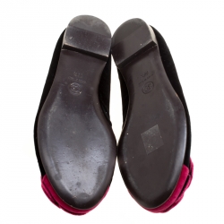 مملوكة مسبقًا حذاء فلات باليه شانيل زهور كاميليا قطيفة وردية/ سوداء مقاس 37.5