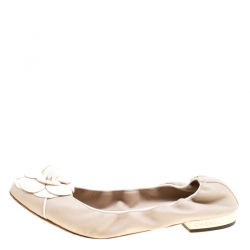 مملوكة مسبقًا حذاء شانيل فلات باليه كاميليا مرن جلد أسود مقاس 37.5