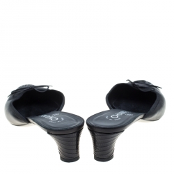 Pre Owned حذاء مولز شانيل سليب أون غطاء مقدمة CC جلد أسود مقاس 38.5