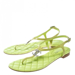 Pre Owned صندل شانيل بإصبع فلات سير T مزخرف CC جلد لامع أخضر ليموني مقاس 40