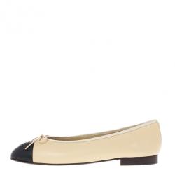 مملوكة مسبقًا Chanel Beige Leather CC Cap Toe Ballet Flats Size 40.5