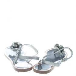 مملوكة مسبقًا Chanel Grey/Silver Glitter Jelly Camellia CC Logo Sandals Size 40