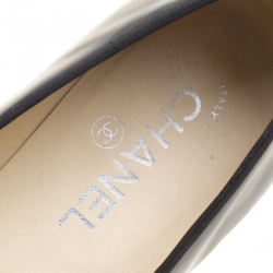 Pre Owned Chanel Black Patent Leather Flattie CC Logo Espadrille Loafers Size 39.5