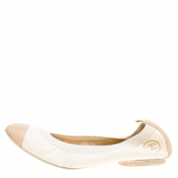 Pre Owned حذاء فلات باليه شانيل غطاء مقدمة مطاطي جلد لونين مقاس 40