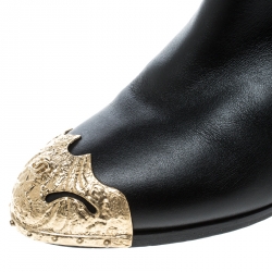 مملوكة مسبقًا حذاء بوت شانيل مرتفع ثيغه غطاء مقدمة معدن باريس دالاس جلد أسود مقاس 40