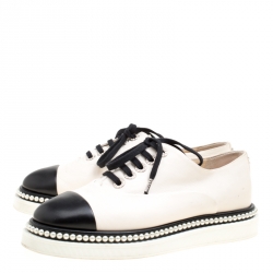 Chanel Monochrome Leather Faux Pearl Embellished CC Cap Toe Oxfords Size 39      