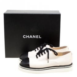 Chanel Monochrome Leather Faux Pearl Embellished CC Cap Toe Oxfords Size 39      