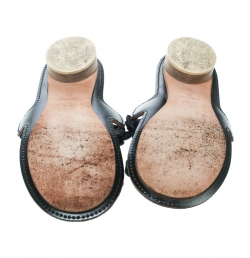 Pre Owned صندل شانيل فلات حلقة أصبع كاميليا جلد أزرق مقاس 39