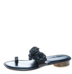 Pre Owned صندل شانيل فلات حلقة أصبع كاميليا جلد أزرق مقاس 39