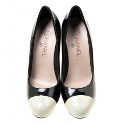 مملوكة مسبقًا Chanel Monochrome Patent Leather Cap Toe Platform Pumps Size 40