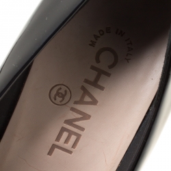 مملوكة مسبقًا Chanel Monochrome Patent Leather Cap Toe Platform Pumps Size 40